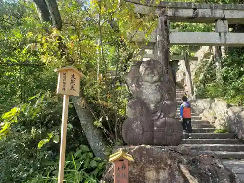 阿賀神社の像