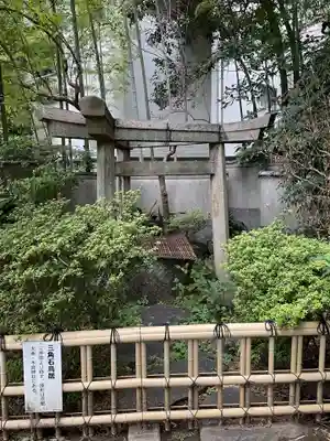 三囲神社の鳥居