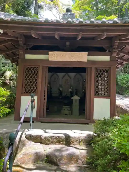 三瀧寺の{uncategorized: "未分類", other: "その他", undefined: "問題あり", building: "その他建物", grave: "お墓", sacred_gate: "鳥居", guardian: "狛犬", statue: "像", buddha: "仏像", history: "歴史", nature: "自然", garden: "庭園", animal: "動物", pagoda: "塔", temizu: "手水舎", mountain_gate: "山門・神門", sanctuary: "本殿・本堂", subordinate: "末社・摂社", art: "芸術", scenery: "景色", jizo: "地蔵", ema: "絵馬", goshuin: "御朱印", omikuji: "おみくじ", items: "授与品その他", amulet: "お守り", goshuincho: "御朱印帳", eats: "食事", festival: "お祭り", votive_dance: "神楽", shichigosan: "七五三参", wedding: "結婚式", experience: "体験その他", initially: "初詣", around: "周辺", anti_infection: "感染症対策"}