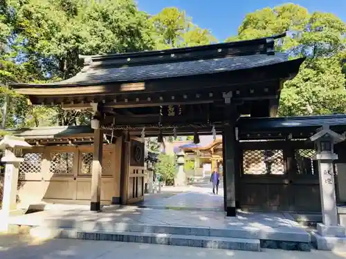 針名神社の山門・神門