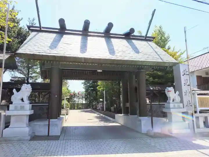 北見神社の山門・神門