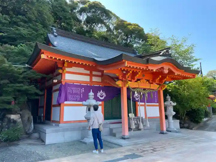 御館山稲荷神社の{uncategorized: "未分類", other: "その他", undefined: "問題あり", building: "その他建物", grave: "お墓", sacred_gate: "鳥居", guardian: "狛犬", statue: "像", buddha: "仏像", history: "歴史", nature: "自然", garden: "庭園", animal: "動物", pagoda: "塔", temizu: "手水舎", mountain_gate: "山門・神門", sanctuary: "本殿・本堂", subordinate: "末社・摂社", art: "芸術", scenery: "景色", jizo: "地蔵", ema: "絵馬", goshuin: "御朱印", omikuji: "おみくじ", items: "授与品その他", amulet: "お守り", goshuincho: "御朱印帳", eats: "食事", festival: "お祭り", votive_dance: "神楽", shichigosan: "七五三参", wedding: "結婚式", experience: "体験その他", initially: "初詣", around: "周辺", anti_infection: "感染症対策"}