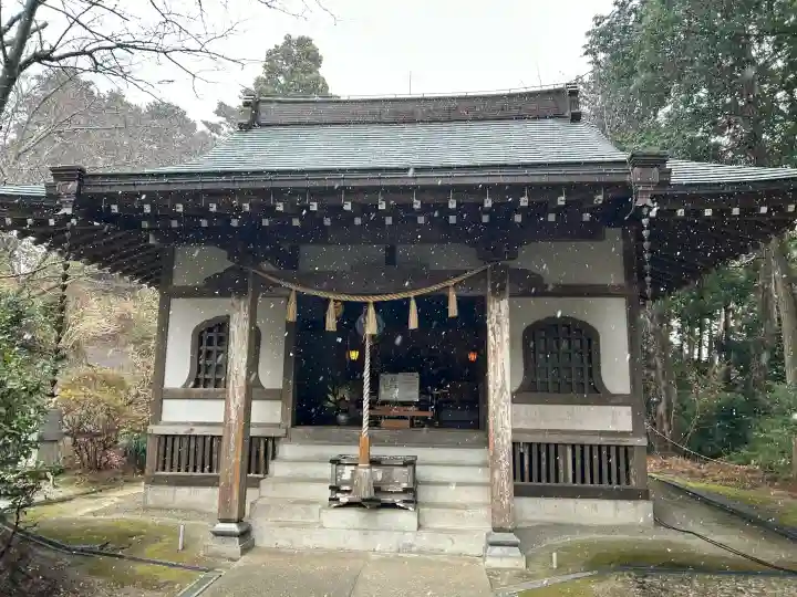真野寺の{uncategorized: "未分類", other: "その他", undefined: "問題あり", building: "その他建物", grave: "お墓", sacred_gate: "鳥居", guardian: "狛犬", statue: "像", buddha: "仏像", history: "歴史", nature: "自然", garden: "庭園", animal: "動物", pagoda: "塔", temizu: "手水舎", mountain_gate: "山門・神門", sanctuary: "本殿・本堂", subordinate: "末社・摂社", art: "芸術", scenery: "景色", jizo: "地蔵", ema: "絵馬", goshuin: "御朱印", omikuji: "おみくじ", items: "授与品その他", amulet: "お守り", goshuincho: "御朱印帳", eats: "食事", festival: "お祭り", votive_dance: "神楽", shichigosan: "七五三参", wedding: "結婚式", experience: "体験その他", initially: "初詣", around: "周辺", anti_infection: "感染症対策"}