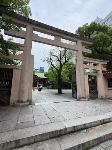 坐摩神社の{uncategorized: "未分類", other: "その他", undefined: "問題あり", building: "その他建物", grave: "お墓", sacred_gate: "鳥居", guardian: "狛犬", statue: "像", buddha: "仏像", history: "歴史", nature: "自然", garden: "庭園", animal: "動物", pagoda: "塔", temizu: "手水舎", mountain_gate: "山門・神門", sanctuary: "本殿・本堂", subordinate: "末社・摂社", art: "芸術", scenery: "景色", jizo: "地蔵", ema: "絵馬", goshuin: "御朱印", omikuji: "おみくじ", items: "授与品その他", amulet: "お守り", goshuincho: "御朱印帳", eats: "食事", festival: "お祭り", votive_dance: "神楽", shichigosan: "七五三参", wedding: "結婚式", experience: "体験その他", initially: "初詣", around: "周辺", anti_infection: "感染症対策"}