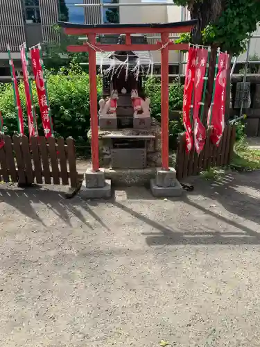 麻布氷川神社の{uncategorized: "未分類", other: "その他", undefined: "問題あり", building: "その他建物", grave: "お墓", sacred_gate: "鳥居", guardian: "狛犬", statue: "像", buddha: "仏像", history: "歴史", nature: "自然", garden: "庭園", animal: "動物", pagoda: "塔", temizu: "手水舎", mountain_gate: "山門・神門", sanctuary: "本殿・本堂", subordinate: "末社・摂社", art: "芸術", scenery: "景色", jizo: "地蔵", ema: "絵馬", goshuin: "御朱印", omikuji: "おみくじ", items: "授与品その他", amulet: "お守り", goshuincho: "御朱印帳", eats: "食事", festival: "お祭り", votive_dance: "神楽", shichigosan: "七五三参", wedding: "結婚式", experience: "体験その他", initially: "初詣", around: "周辺", anti_infection: "感染症対策"}