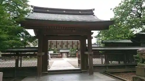 須賀神社の山門