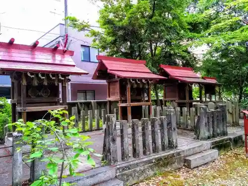 闇之森八幡社の末社・摂社