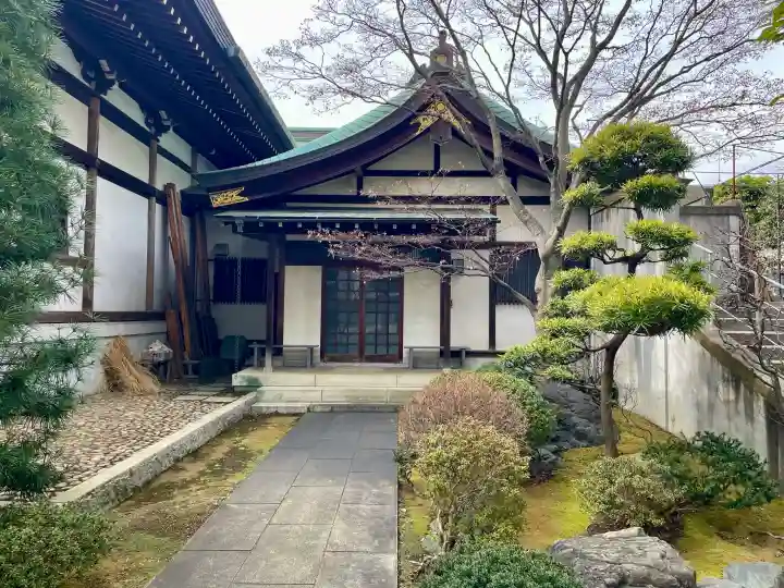 全勝寺の{uncategorized: "未分類", other: "その他", undefined: "問題あり", building: "その他建物", grave: "お墓", sacred_gate: "鳥居", guardian: "狛犬", statue: "像", buddha: "仏像", history: "歴史", nature: "自然", garden: "庭園", animal: "動物", pagoda: "塔", temizu: "手水舎", mountain_gate: "山門・神門", sanctuary: "本殿・本堂", subordinate: "末社・摂社", art: "芸術", scenery: "景色", jizo: "地蔵", ema: "絵馬", goshuin: "御朱印", omikuji: "おみくじ", items: "授与品その他", amulet: "お守り", goshuincho: "御朱印帳", eats: "食事", festival: "お祭り", votive_dance: "神楽", shichigosan: "七五三参", wedding: "結婚式", experience: "体験その他", initially: "初詣", around: "周辺", anti_infection: "感染症対策"}