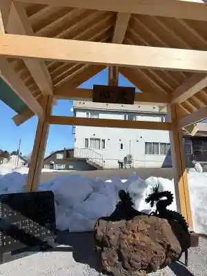 奈井江神社の{uncategorized: "未分類", other: "その他", undefined: "問題あり", building: "その他建物", grave: "お墓", sacred_gate: "鳥居", guardian: "狛犬", statue: "像", buddha: "仏像", history: "歴史", nature: "自然", garden: "庭園", animal: "動物", pagoda: "塔", temizu: "手水舎", mountain_gate: "山門・神門", sanctuary: "本殿・本堂", subordinate: "末社・摂社", art: "芸術", scenery: "景色", jizo: "地蔵", ema: "絵馬", goshuin: "御朱印", omikuji: "おみくじ", items: "授与品その他", amulet: "お守り", goshuincho: "御朱印帳", eats: "食事", festival: "お祭り", votive_dance: "神楽", shichigosan: "七五三参", wedding: "結婚式", experience: "体験その他", initially: "初詣", around: "周辺", anti_infection: "感染症対策"}