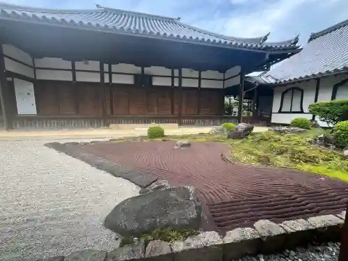 當麻寺奥院の{uncategorized: "未分類", other: "その他", undefined: "問題あり", building: "その他建物", grave: "お墓", sacred_gate: "鳥居", guardian: "狛犬", statue: "像", buddha: "仏像", history: "歴史", nature: "自然", garden: "庭園", animal: "動物", pagoda: "塔", temizu: "手水舎", mountain_gate: "山門・神門", sanctuary: "本殿・本堂", subordinate: "末社・摂社", art: "芸術", scenery: "景色", jizo: "地蔵", ema: "絵馬", goshuin: "御朱印", omikuji: "おみくじ", items: "授与品その他", amulet: "お守り", goshuincho: "御朱印帳", eats: "食事", festival: "お祭り", votive_dance: "神楽", shichigosan: "七五三参", wedding: "結婚式", experience: "体験その他", initially: "初詣", around: "周辺", anti_infection: "感染症対策"}