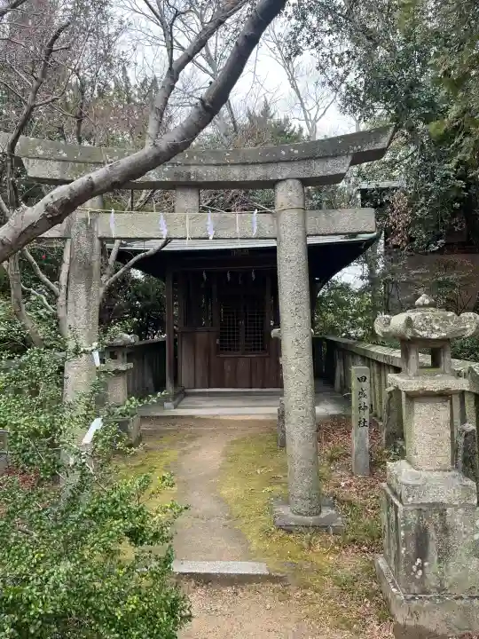 高諸神社の{uncategorized: "未分類", other: "その他", undefined: "問題あり", building: "その他建物", grave: "お墓", sacred_gate: "鳥居", guardian: "狛犬", statue: "像", buddha: "仏像", history: "歴史", nature: "自然", garden: "庭園", animal: "動物", pagoda: "塔", temizu: "手水舎", mountain_gate: "山門・神門", sanctuary: "本殿・本堂", subordinate: "末社・摂社", art: "芸術", scenery: "景色", jizo: "地蔵", ema: "絵馬", goshuin: "御朱印", omikuji: "おみくじ", items: "授与品その他", amulet: "お守り", goshuincho: "御朱印帳", eats: "食事", festival: "お祭り", votive_dance: "神楽", shichigosan: "七五三参", wedding: "結婚式", experience: "体験その他", initially: "初詣", around: "周辺", anti_infection: "感染症対策"}