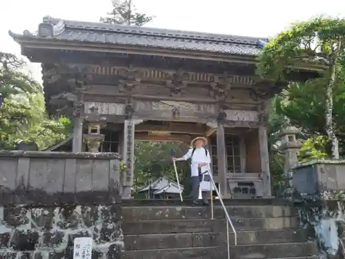 延光寺の山門