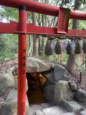 天開稲荷社の鳥居