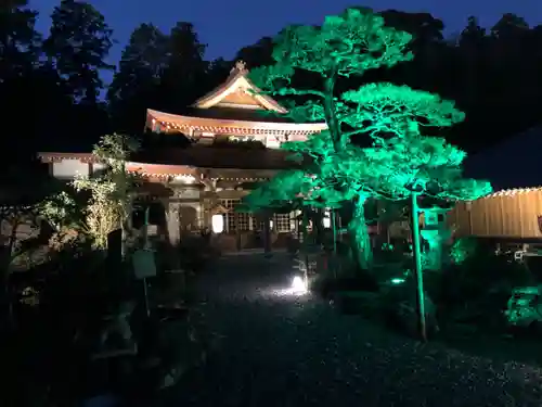 目の霊山　油山寺の本殿