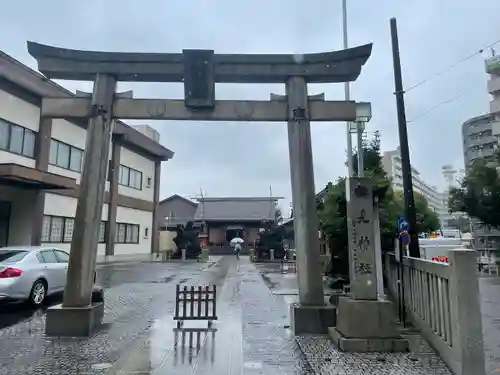 鶴見神社の鳥居