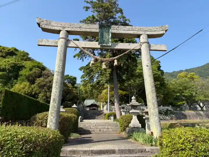 春日神社の{uncategorized: "未分類", other: "その他", undefined: "問題あり", building: "その他建物", grave: "お墓", sacred_gate: "鳥居", guardian: "狛犬", statue: "像", buddha: "仏像", history: "歴史", nature: "自然", garden: "庭園", animal: "動物", pagoda: "塔", temizu: "手水舎", mountain_gate: "山門・神門", sanctuary: "本殿・本堂", subordinate: "末社・摂社", art: "芸術", scenery: "景色", jizo: "地蔵", ema: "絵馬", goshuin: "御朱印", omikuji: "おみくじ", items: "授与品その他", amulet: "お守り", goshuincho: "御朱印帳", eats: "食事", festival: "お祭り", votive_dance: "神楽", shichigosan: "七五三参", wedding: "結婚式", experience: "体験その他", initially: "初詣", around: "周辺", anti_infection: "感染症対策"}