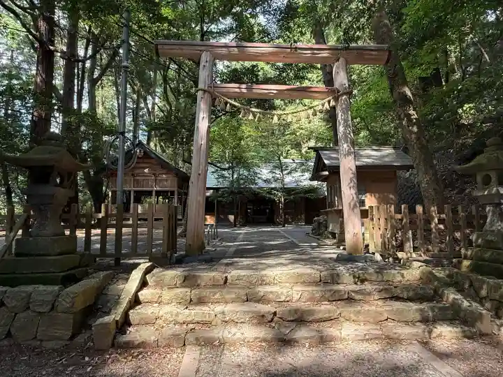 天岩戸神社の{uncategorized: "未分類", other: "その他", undefined: "問題あり", building: "その他建物", grave: "お墓", sacred_gate: "鳥居", guardian: "狛犬", statue: "像", buddha: "仏像", history: "歴史", nature: "自然", garden: "庭園", animal: "動物", pagoda: "塔", temizu: "手水舎", mountain_gate: "山門・神門", sanctuary: "本殿・本堂", subordinate: "末社・摂社", art: "芸術", scenery: "景色", jizo: "地蔵", ema: "絵馬", goshuin: "御朱印", omikuji: "おみくじ", items: "授与品その他", amulet: "お守り", goshuincho: "御朱印帳", eats: "食事", festival: "お祭り", votive_dance: "神楽", shichigosan: "七五三参", wedding: "結婚式", experience: "体験その他", initially: "初詣", around: "周辺", anti_infection: "感染症対策"}