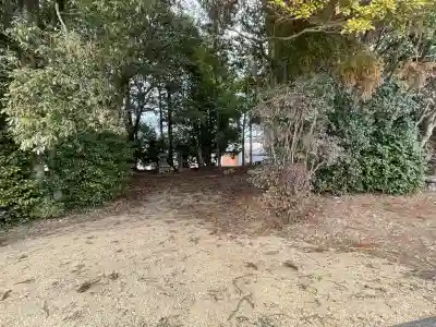 十二神社の{uncategorized: "未分類", other: "その他", undefined: "問題あり", building: "その他建物", grave: "お墓", sacred_gate: "鳥居", guardian: "狛犬", statue: "像", buddha: "仏像", history: "歴史", nature: "自然", garden: "庭園", animal: "動物", pagoda: "塔", temizu: "手水舎", mountain_gate: "山門・神門", sanctuary: "本殿・本堂", subordinate: "末社・摂社", art: "芸術", scenery: "景色", jizo: "地蔵", ema: "絵馬", goshuin: "御朱印", omikuji: "おみくじ", items: "授与品その他", amulet: "お守り", goshuincho: "御朱印帳", eats: "食事", festival: "お祭り", votive_dance: "神楽", shichigosan: "七五三参", wedding: "結婚式", experience: "体験その他", initially: "初詣", around: "周辺", anti_infection: "感染症対策"}