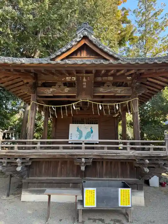 進雄神社の{uncategorized: "未分類", other: "その他", undefined: "問題あり", building: "その他建物", grave: "お墓", sacred_gate: "鳥居", guardian: "狛犬", statue: "像", buddha: "仏像", history: "歴史", nature: "自然", garden: "庭園", animal: "動物", pagoda: "塔", temizu: "手水舎", mountain_gate: "山門・神門", sanctuary: "本殿・本堂", subordinate: "末社・摂社", art: "芸術", scenery: "景色", jizo: "地蔵", ema: "絵馬", goshuin: "御朱印", omikuji: "おみくじ", items: "授与品その他", amulet: "お守り", goshuincho: "御朱印帳", eats: "食事", festival: "お祭り", votive_dance: "神楽", shichigosan: "七五三参", wedding: "結婚式", experience: "体験その他", initially: "初詣", around: "周辺", anti_infection: "感染症対策"}
