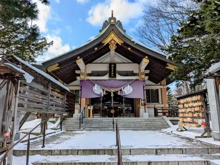 彌彦神社 (伊夜日子神社)の本殿・本堂