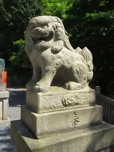 出世稲荷神社の狛犬