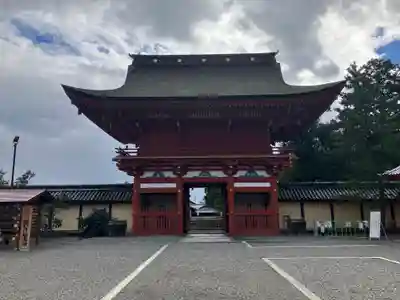 美濃國一宮　南宮大社の山門・神門