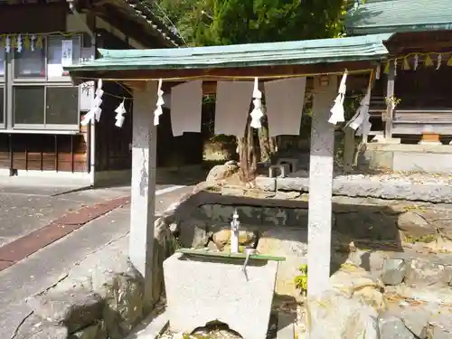 野間神社の手水舎