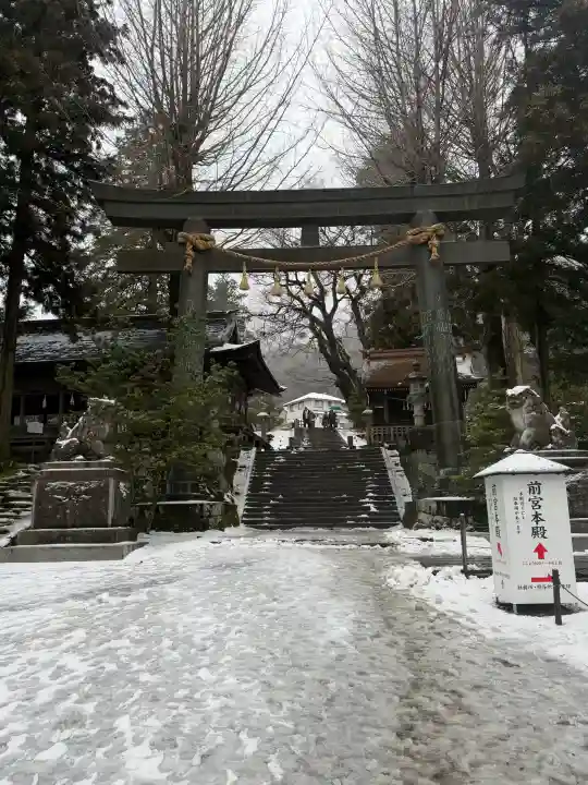 諏訪大社上社前宮の{uncategorized: "未分類", other: "その他", undefined: "問題あり", building: "その他建物", grave: "お墓", sacred_gate: "鳥居", guardian: "狛犬", statue: "像", buddha: "仏像", history: "歴史", nature: "自然", garden: "庭園", animal: "動物", pagoda: "塔", temizu: "手水舎", mountain_gate: "山門・神門", sanctuary: "本殿・本堂", subordinate: "末社・摂社", art: "芸術", scenery: "景色", jizo: "地蔵", ema: "絵馬", goshuin: "御朱印", omikuji: "おみくじ", items: "授与品その他", amulet: "お守り", goshuincho: "御朱印帳", eats: "食事", festival: "お祭り", votive_dance: "神楽", shichigosan: "七五三参", wedding: "結婚式", experience: "体験その他", initially: "初詣", around: "周辺", anti_infection: "感染症対策"}