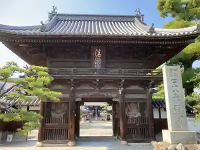 西林寺の山門・神門