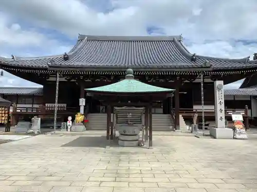 金倉寺の本殿・本堂