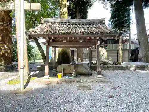 大神神社の手水舎