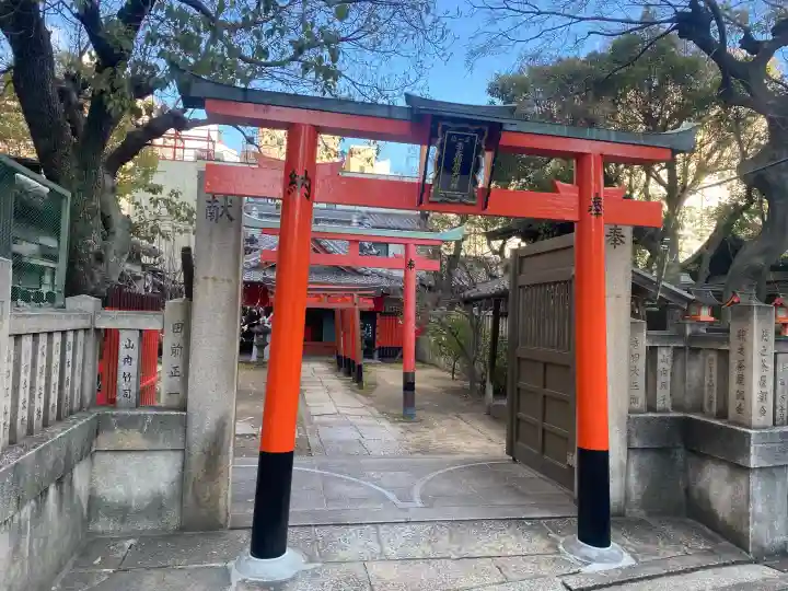 赤土稲荷大明神の{uncategorized: "未分類", other: "その他", undefined: "問題あり", building: "その他建物", grave: "お墓", sacred_gate: "鳥居", guardian: "狛犬", statue: "像", buddha: "仏像", history: "歴史", nature: "自然", garden: "庭園", animal: "動物", pagoda: "塔", temizu: "手水舎", mountain_gate: "山門・神門", sanctuary: "本殿・本堂", subordinate: "末社・摂社", art: "芸術", scenery: "景色", jizo: "地蔵", ema: "絵馬", goshuin: "御朱印", omikuji: "おみくじ", items: "授与品その他", amulet: "お守り", goshuincho: "御朱印帳", eats: "食事", festival: "お祭り", votive_dance: "神楽", shichigosan: "七五三参", wedding: "結婚式", experience: "体験その他", initially: "初詣", around: "周辺", anti_infection: "感染症対策"}