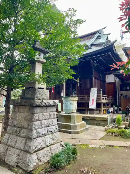 上高田氷川神社の{uncategorized: "未分類", other: "その他", undefined: "問題あり", building: "その他建物", grave: "お墓", sacred_gate: "鳥居", guardian: "狛犬", statue: "像", buddha: "仏像", history: "歴史", nature: "自然", garden: "庭園", animal: "動物", pagoda: "塔", temizu: "手水舎", mountain_gate: "山門・神門", sanctuary: "本殿・本堂", subordinate: "末社・摂社", art: "芸術", scenery: "景色", jizo: "地蔵", ema: "絵馬", goshuin: "御朱印", omikuji: "おみくじ", items: "授与品その他", amulet: "お守り", goshuincho: "御朱印帳", eats: "食事", festival: "お祭り", votive_dance: "神楽", shichigosan: "七五三参", wedding: "結婚式", experience: "体験その他", initially: "初詣", around: "周辺", anti_infection: "感染症対策"}