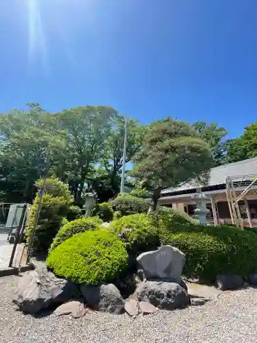 白旗神社の{uncategorized: "未分類", other: "その他", undefined: "問題あり", building: "その他建物", grave: "お墓", sacred_gate: "鳥居", guardian: "狛犬", statue: "像", buddha: "仏像", history: "歴史", nature: "自然", garden: "庭園", animal: "動物", pagoda: "塔", temizu: "手水舎", mountain_gate: "山門・神門", sanctuary: "本殿・本堂", subordinate: "末社・摂社", art: "芸術", scenery: "景色", jizo: "地蔵", ema: "絵馬", goshuin: "御朱印", omikuji: "おみくじ", items: "授与品その他", amulet: "お守り", goshuincho: "御朱印帳", eats: "食事", festival: "お祭り", votive_dance: "神楽", shichigosan: "七五三参", wedding: "結婚式", experience: "体験その他", initially: "初詣", around: "周辺", anti_infection: "感染症対策"}