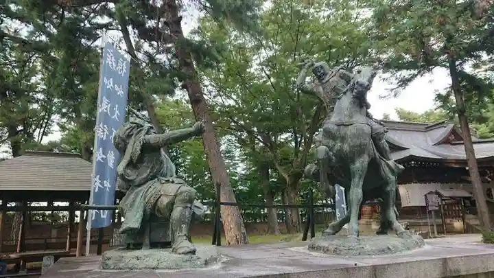 川中島古戦場八幡社の像