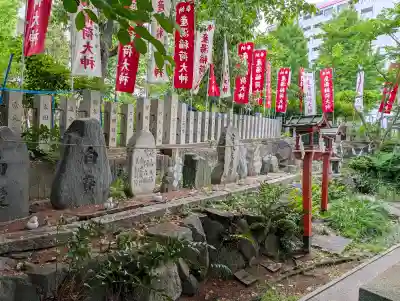 産湯稲荷神社の{uncategorized: "未分類", other: "その他", undefined: "問題あり", building: "その他建物", grave: "お墓", sacred_gate: "鳥居", guardian: "狛犬", statue: "像", buddha: "仏像", history: "歴史", nature: "自然", garden: "庭園", animal: "動物", pagoda: "塔", temizu: "手水舎", mountain_gate: "山門・神門", sanctuary: "本殿・本堂", subordinate: "末社・摂社", art: "芸術", scenery: "景色", jizo: "地蔵", ema: "絵馬", goshuin: "御朱印", omikuji: "おみくじ", items: "授与品その他", amulet: "お守り", goshuincho: "御朱印帳", eats: "食事", festival: "お祭り", votive_dance: "神楽", shichigosan: "七五三参", wedding: "結婚式", experience: "体験その他", initially: "初詣", around: "周辺", anti_infection: "感染症対策"}