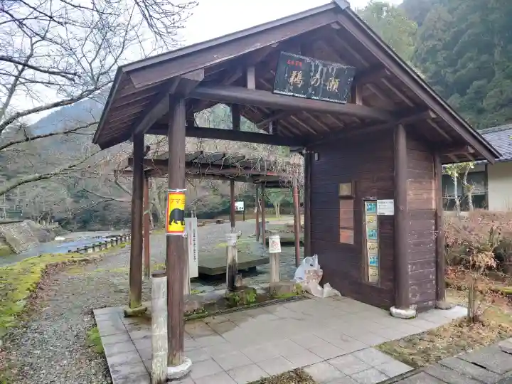 白石神社(若狭彦神社境外末社)の{uncategorized: "未分類", other: "その他", undefined: "問題あり", building: "その他建物", grave: "お墓", sacred_gate: "鳥居", guardian: "狛犬", statue: "像", buddha: "仏像", history: "歴史", nature: "自然", garden: "庭園", animal: "動物", pagoda: "塔", temizu: "手水舎", mountain_gate: "山門・神門", sanctuary: "本殿・本堂", subordinate: "末社・摂社", art: "芸術", scenery: "景色", jizo: "地蔵", ema: "絵馬", goshuin: "御朱印", omikuji: "おみくじ", items: "授与品その他", amulet: "お守り", goshuincho: "御朱印帳", eats: "食事", festival: "お祭り", votive_dance: "神楽", shichigosan: "七五三参", wedding: "結婚式", experience: "体験その他", initially: "初詣", around: "周辺", anti_infection: "感染症対策"}