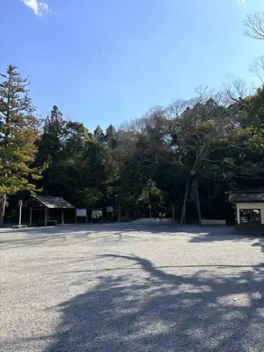 伊勢神宮外宮(豊受大神宮)の{uncategorized: "未分類", other: "その他", undefined: "問題あり", building: "その他建物", grave: "お墓", sacred_gate: "鳥居", guardian: "狛犬", statue: "像", buddha: "仏像", history: "歴史", nature: "自然", garden: "庭園", animal: "動物", pagoda: "塔", temizu: "手水舎", mountain_gate: "山門・神門", sanctuary: "本殿・本堂", subordinate: "末社・摂社", art: "芸術", scenery: "景色", jizo: "地蔵", ema: "絵馬", goshuin: "御朱印", omikuji: "おみくじ", items: "授与品その他", amulet: "お守り", goshuincho: "御朱印帳", eats: "食事", festival: "お祭り", votive_dance: "神楽", shichigosan: "七五三参", wedding: "結婚式", experience: "体験その他", initially: "初詣", around: "周辺", anti_infection: "感染症対策"}