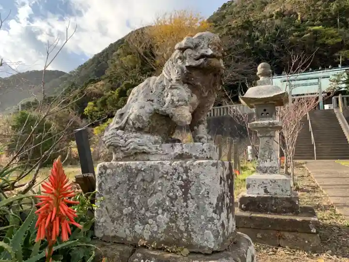 高皇産靈神社の狛犬