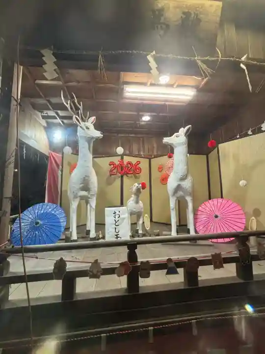 砥鹿神社(里宮)の{uncategorized: "未分類", other: "その他", undefined: "問題あり", building: "その他建物", grave: "お墓", sacred_gate: "鳥居", guardian: "狛犬", statue: "像", buddha: "仏像", history: "歴史", nature: "自然", garden: "庭園", animal: "動物", pagoda: "塔", temizu: "手水舎", mountain_gate: "山門・神門", sanctuary: "本殿・本堂", subordinate: "末社・摂社", art: "芸術", scenery: "景色", jizo: "地蔵", ema: "絵馬", goshuin: "御朱印", omikuji: "おみくじ", items: "授与品その他", amulet: "お守り", goshuincho: "御朱印帳", eats: "食事", festival: "お祭り", votive_dance: "神楽", shichigosan: "七五三参", wedding: "結婚式", experience: "体験その他", initially: "初詣", around: "周辺", anti_infection: "感染症対策"}