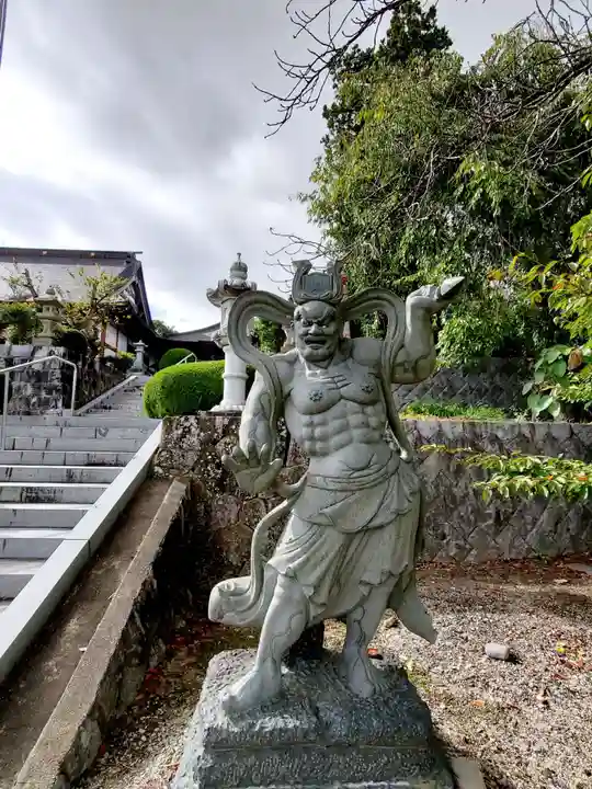 福田寺の像