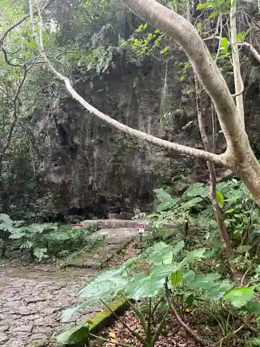 斎場御嶽の{uncategorized: "未分類", other: "その他", undefined: "問題あり", building: "その他建物", grave: "お墓", sacred_gate: "鳥居", guardian: "狛犬", statue: "像", buddha: "仏像", history: "歴史", nature: "自然", garden: "庭園", animal: "動物", pagoda: "塔", temizu: "手水舎", mountain_gate: "山門・神門", sanctuary: "本殿・本堂", subordinate: "末社・摂社", art: "芸術", scenery: "景色", jizo: "地蔵", ema: "絵馬", goshuin: "御朱印", omikuji: "おみくじ", items: "授与品その他", amulet: "お守り", goshuincho: "御朱印帳", eats: "食事", festival: "お祭り", votive_dance: "神楽", shichigosan: "七五三参", wedding: "結婚式", experience: "体験その他", initially: "初詣", around: "周辺", anti_infection: "感染症対策"}
