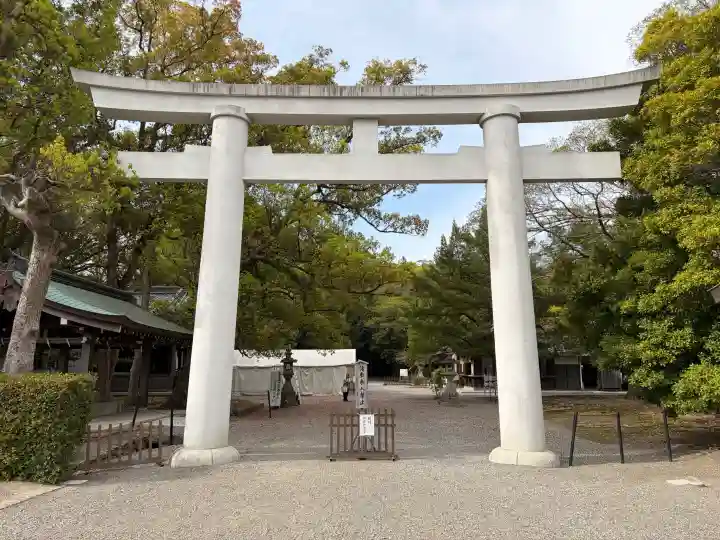 日前神宮・國懸神宮の{uncategorized: "未分類", other: "その他", undefined: "問題あり", building: "その他建物", grave: "お墓", sacred_gate: "鳥居", guardian: "狛犬", statue: "像", buddha: "仏像", history: "歴史", nature: "自然", garden: "庭園", animal: "動物", pagoda: "塔", temizu: "手水舎", mountain_gate: "山門・神門", sanctuary: "本殿・本堂", subordinate: "末社・摂社", art: "芸術", scenery: "景色", jizo: "地蔵", ema: "絵馬", goshuin: "御朱印", omikuji: "おみくじ", items: "授与品その他", amulet: "お守り", goshuincho: "御朱印帳", eats: "食事", festival: "お祭り", votive_dance: "神楽", shichigosan: "七五三参", wedding: "結婚式", experience: "体験その他", initially: "初詣", around: "周辺", anti_infection: "感染症対策"}