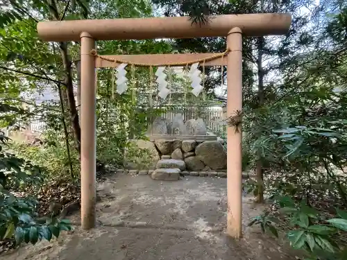 國魂神社の{uncategorized: "未分類", other: "その他", undefined: "問題あり", building: "その他建物", grave: "お墓", sacred_gate: "鳥居", guardian: "狛犬", statue: "像", buddha: "仏像", history: "歴史", nature: "自然", garden: "庭園", animal: "動物", pagoda: "塔", temizu: "手水舎", mountain_gate: "山門・神門", sanctuary: "本殿・本堂", subordinate: "末社・摂社", art: "芸術", scenery: "景色", jizo: "地蔵", ema: "絵馬", goshuin: "御朱印", omikuji: "おみくじ", items: "授与品その他", amulet: "お守り", goshuincho: "御朱印帳", eats: "食事", festival: "お祭り", votive_dance: "神楽", shichigosan: "七五三参", wedding: "結婚式", experience: "体験その他", initially: "初詣", around: "周辺", anti_infection: "感染症対策"}
