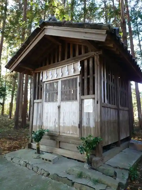 鎌形八幡神社の{uncategorized: "未分類", other: "その他", undefined: "問題あり", building: "その他建物", grave: "お墓", sacred_gate: "鳥居", guardian: "狛犬", statue: "像", buddha: "仏像", history: "歴史", nature: "自然", garden: "庭園", animal: "動物", pagoda: "塔", temizu: "手水舎", mountain_gate: "山門・神門", sanctuary: "本殿・本堂", subordinate: "末社・摂社", art: "芸術", scenery: "景色", jizo: "地蔵", ema: "絵馬", goshuin: "御朱印", omikuji: "おみくじ", items: "授与品その他", amulet: "お守り", goshuincho: "御朱印帳", eats: "食事", festival: "お祭り", votive_dance: "神楽", shichigosan: "七五三参", wedding: "結婚式", experience: "体験その他", initially: "初詣", around: "周辺", anti_infection: "感染症対策"}