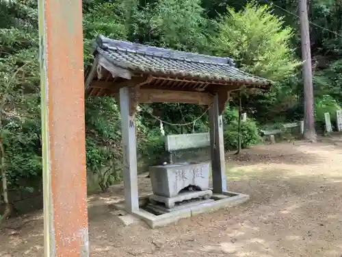 與理家神社の手水舎