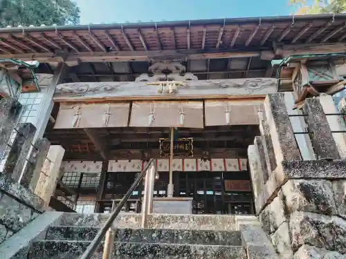 玉瀧神社の{uncategorized: "未分類", other: "その他", undefined: "問題あり", building: "その他建物", grave: "お墓", sacred_gate: "鳥居", guardian: "狛犬", statue: "像", buddha: "仏像", history: "歴史", nature: "自然", garden: "庭園", animal: "動物", pagoda: "塔", temizu: "手水舎", mountain_gate: "山門・神門", sanctuary: "本殿・本堂", subordinate: "末社・摂社", art: "芸術", scenery: "景色", jizo: "地蔵", ema: "絵馬", goshuin: "御朱印", omikuji: "おみくじ", items: "授与品その他", amulet: "お守り", goshuincho: "御朱印帳", eats: "食事", festival: "お祭り", votive_dance: "神楽", shichigosan: "七五三参", wedding: "結婚式", experience: "体験その他", initially: "初詣", around: "周辺", anti_infection: "感染症対策"}