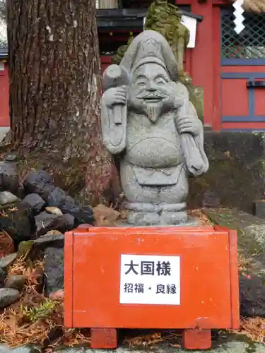 日光二荒山神社中宮祠の像