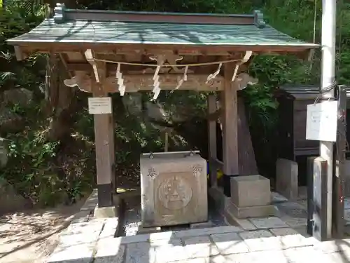 銭洗弁財天宇賀福神社の手水舎