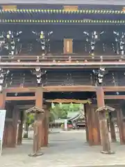 真清田神社の山門